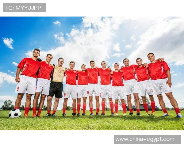 荷兰足球传奇人物盘点他们如何影响世界足球历史 荷兰足球传奇人物盘点他们如何影响世界足球历史